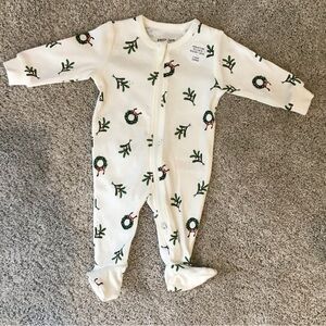 PETIT LEM Christmas Wreath Print footie Pajamas | Size Newborn